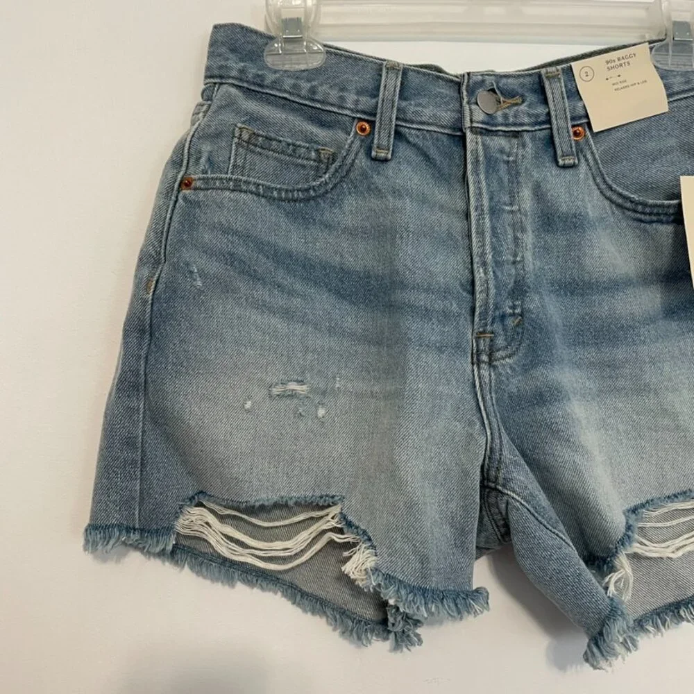 NEW NWT UNIVERSAL THREAD Mid Rise 90's Baggy Denim Shorts Light Wash Raw Hem 2